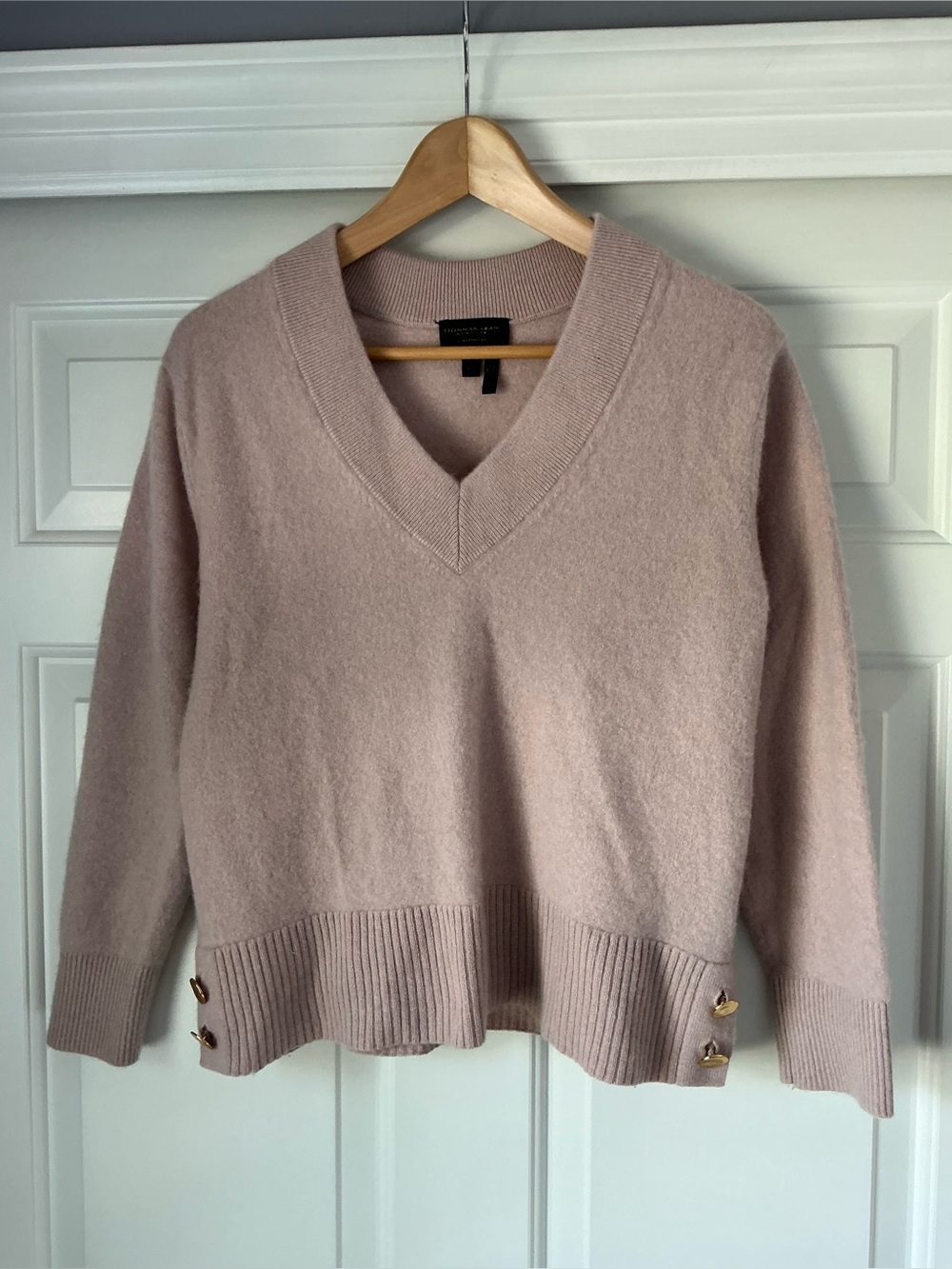 Donna Karan Dusty Pink V-Neck Cashmere Sweater with Gold Button Details XL